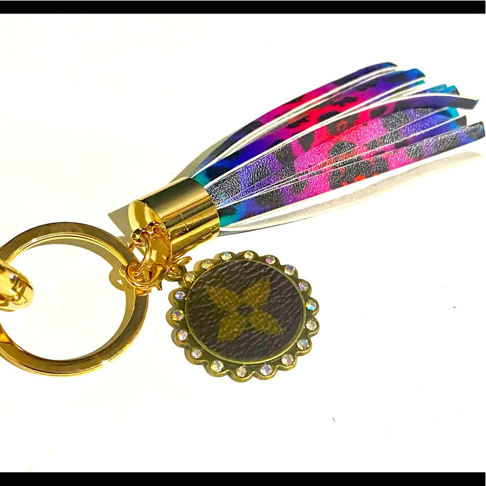 Leopard Multi Color Wrist Bangle Keychain with Tassel Accent - Picture 8 of 9
